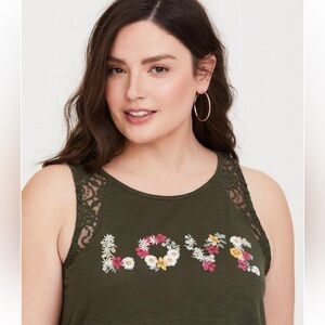EUC Torrid “Love” Tank Top with Lace and flower details